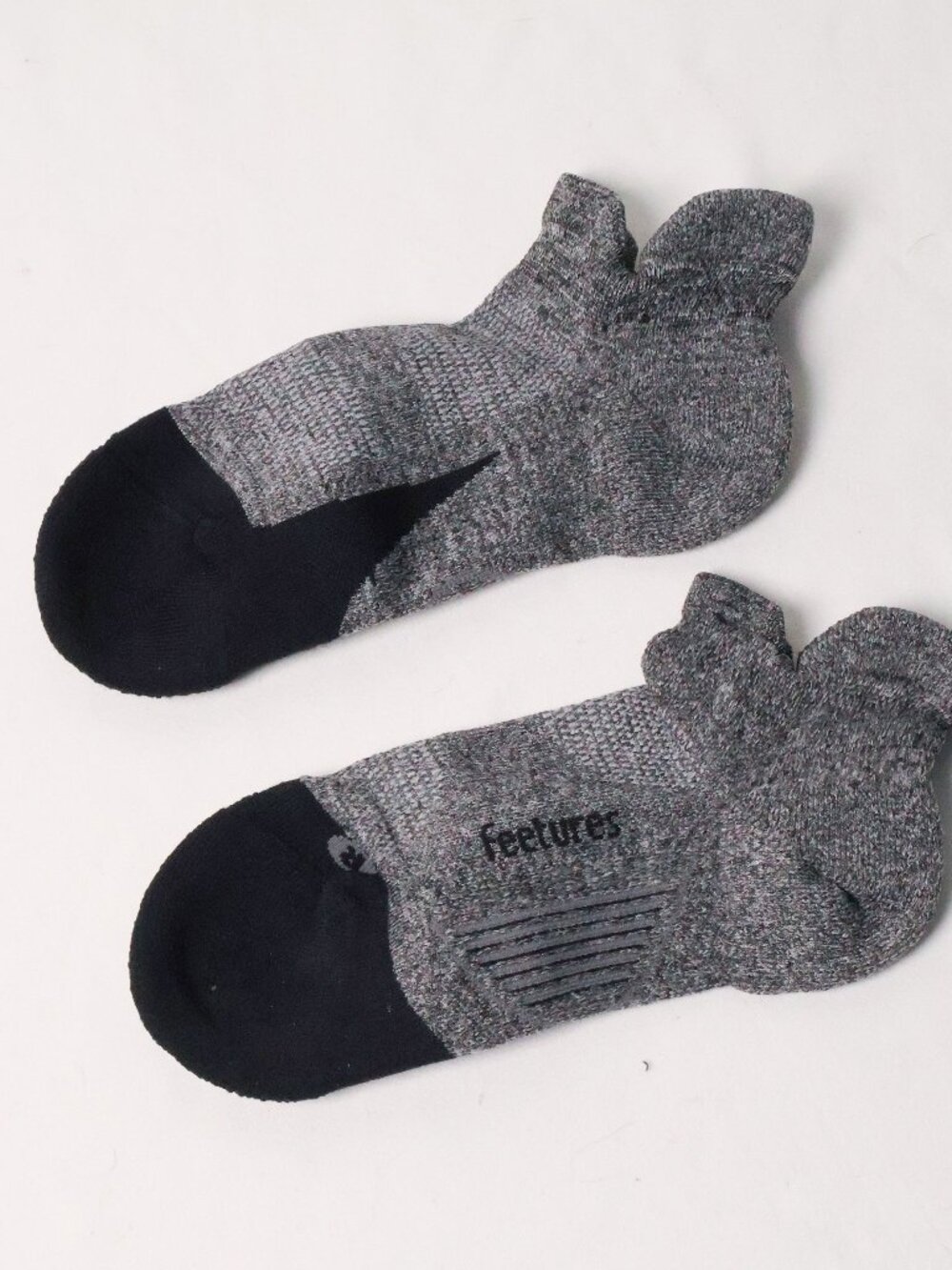 Feetures Ankle Socks Cushioned Athletic | Size M